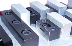 4.08" OAL x 1-1/4" Overall Width, Standard Grip Nose, Manual Edge Clamp