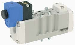 Solenoid Valve: 4-Way & 2-Position, BSPP