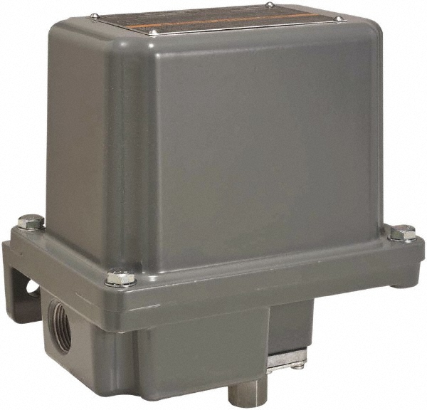 Square D 9012GAR5 7 and 9 NEMA Rated, SPDT-DB, 3 to 150 psig, Electromechanical Pressure and Level Switch Image