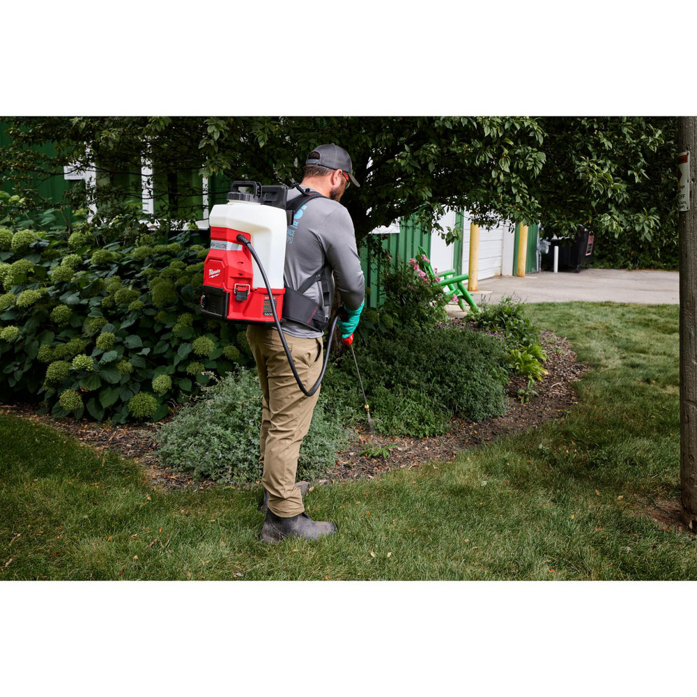 Milwaukee 3019-20PS M18 4-Gallon Backpack Sprayer w/ SWITCH TANK (Tool Only)