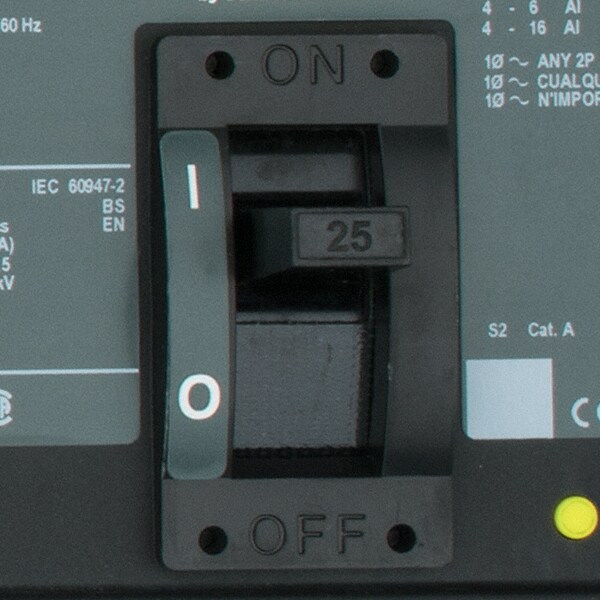 3 pole 480 vac // 250 vdc Square D Circuit Breaker FA34025 25 amp