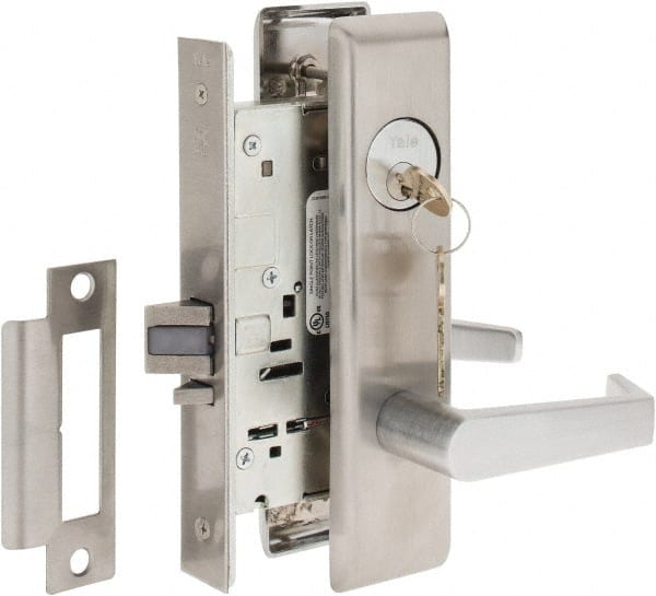 Yale AUCN8805FLRH626 Storeroom Lever Lockset for 1-3/4 to 3-1/4" Thick Doors 