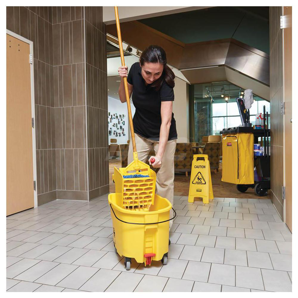 Rubbermaid WaveBrake 44 Qt SidePress Mop Bucket & Wringer Combo on