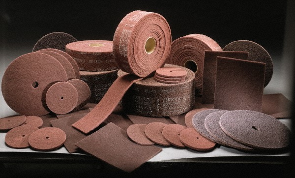 Deburring Disc: 14" Dia, 1-1/4" Hole, Medium Grade, Aluminum Oxide - Arbor Mount, Maroon, 1600 Max RPM