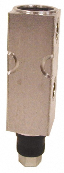 0.16 cc Output per Cycle, 1 Outlet Central Lubrication Air-Operated Pump - 25.4mm Wide x 4-3/64" High, Oil/Grease, 1/8-27 Outlet Thread, NPTF