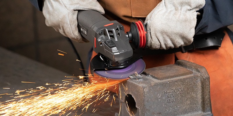 grinder with cubitron 3 abrasive in use