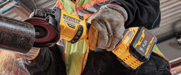 Image of DeWalt tool with flexbolt battery